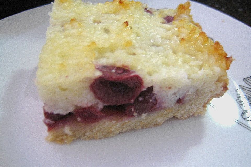 Milchreiskuchen mit Sauerkirschen