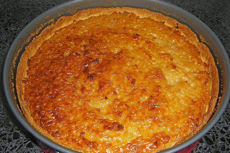 Milchreiskuchen mit Sauerkirschen