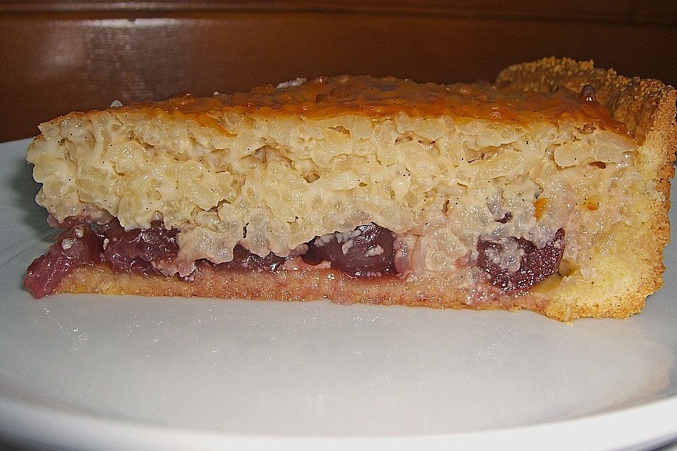 Milchreiskuchen mit Sauerkirschen