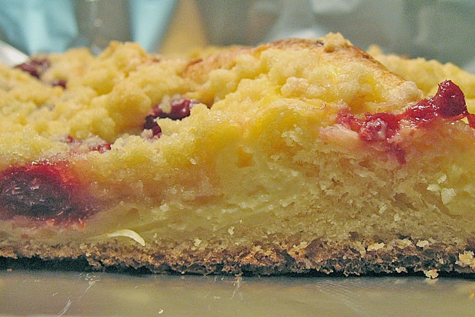 Sehr feiner Streuselkuchen mit Kirschen