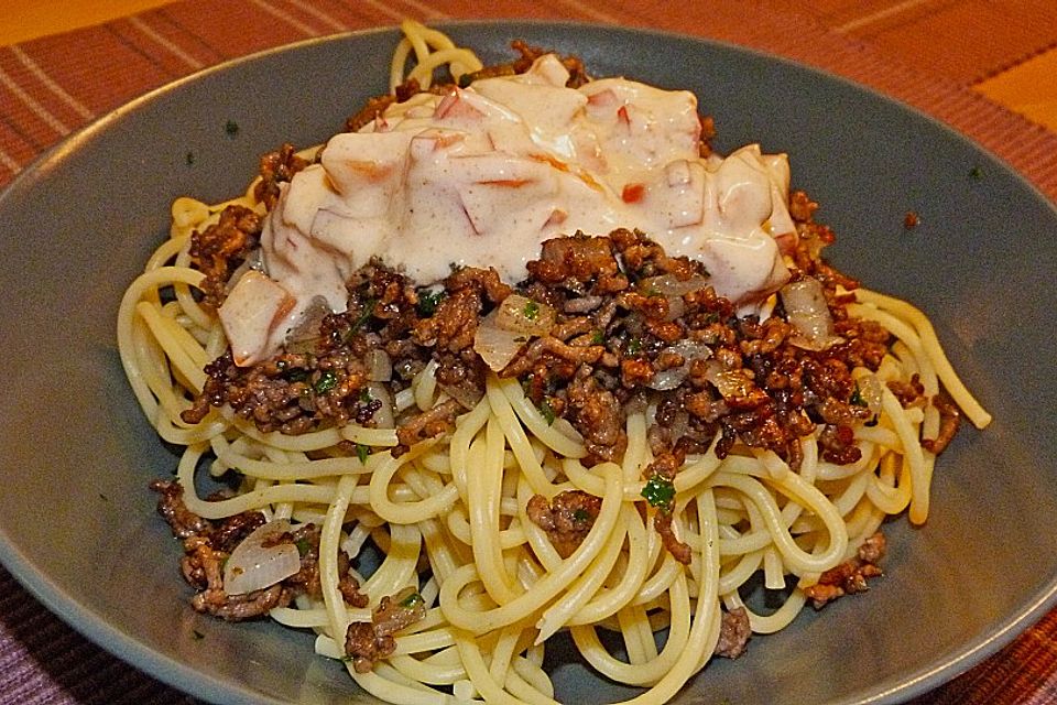 Türkische Spaghetti mit Joghurt