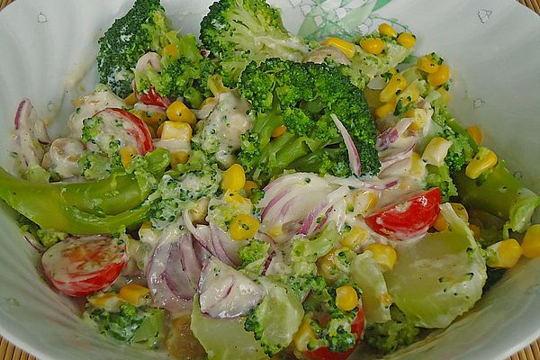 Gemüsesalat mit Brokkoli, Mais und Champignons von nic_ada | Chefkoch