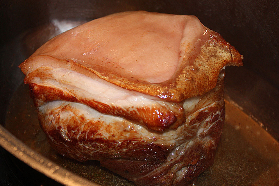 Bayrischer Krustenbraten mit leckerer Soße