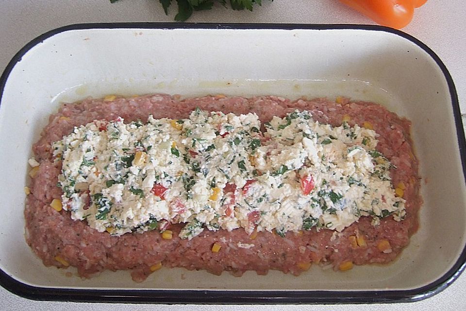 Griechischer Hackbraten und Gurkensalat mit Joghurt