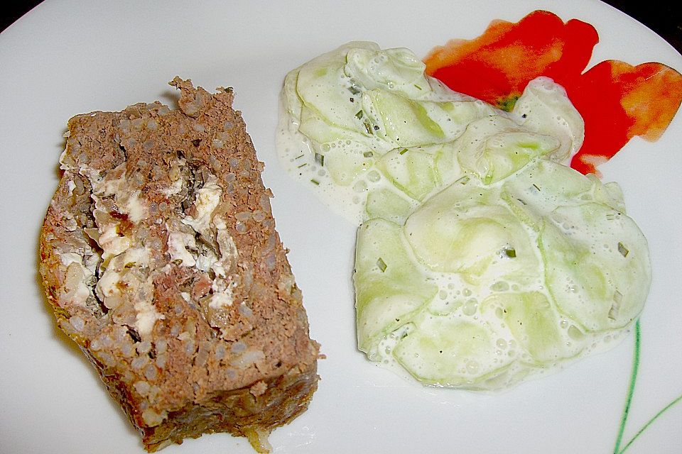 Griechischer Hackbraten und Gurkensalat mit Joghurt