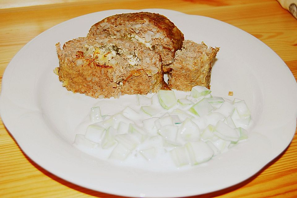 Griechischer Hackbraten und Gurkensalat mit Joghurt