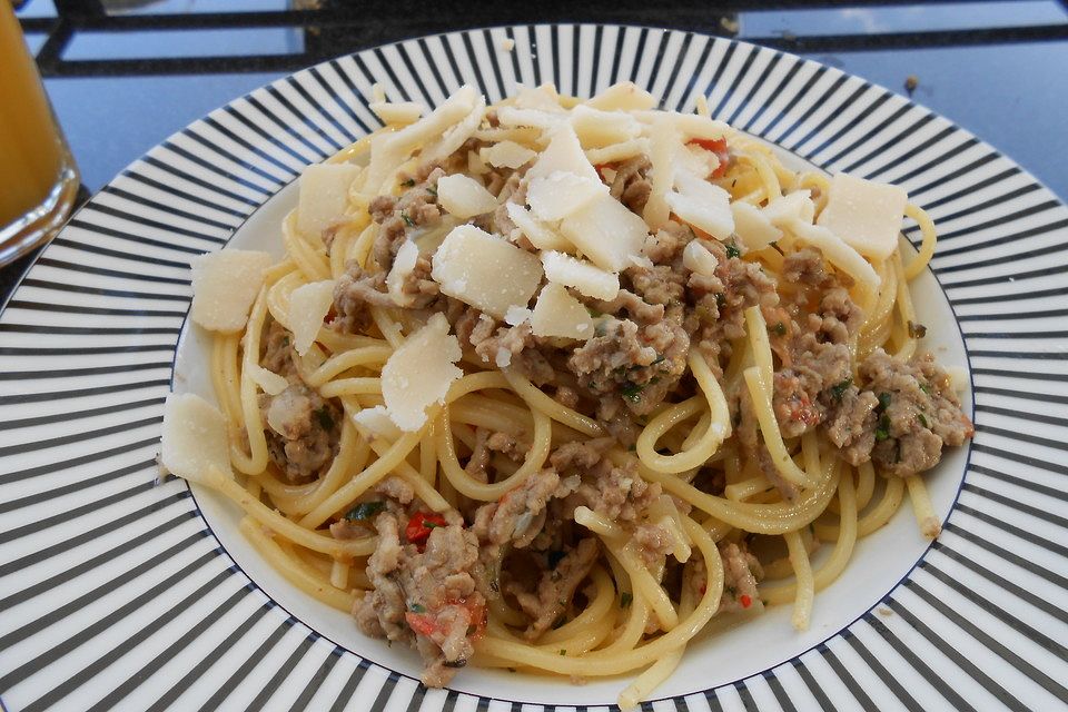 Spaghetti mit Lauchzwiebel - Hackfleisch - Sauce