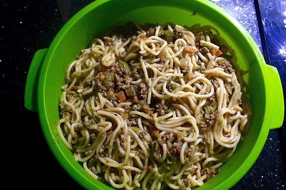 Spaghetti mit Lauchzwiebel - Hackfleisch - Sauce