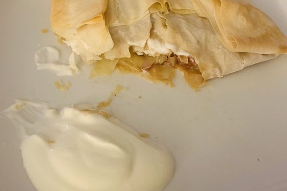 Burgenländischer Krautstrudel mit Rahm