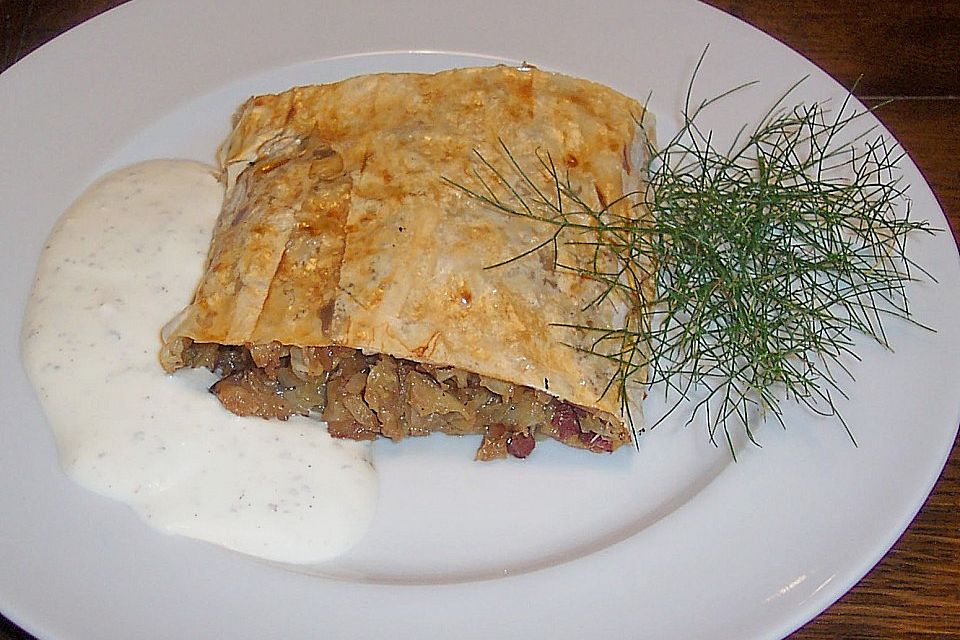 Burgenländischer Krautstrudel mit Rahm