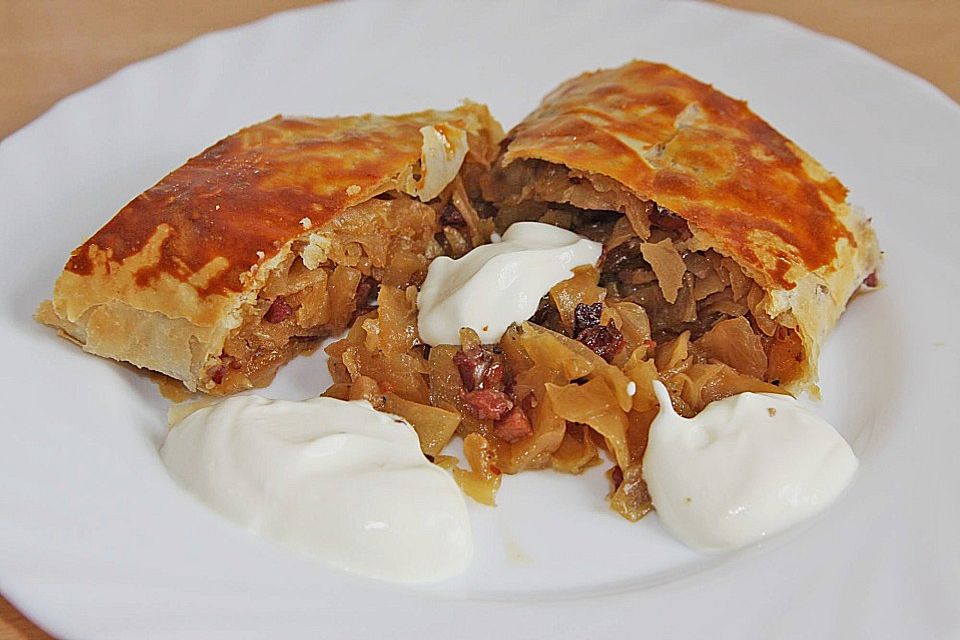 Burgenländischer Krautstrudel mit Rahm