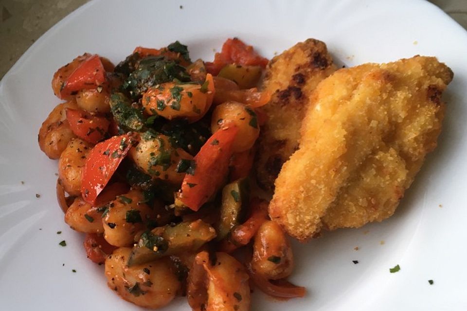 Gnocchi-Salat mit Zucchini und Paprika