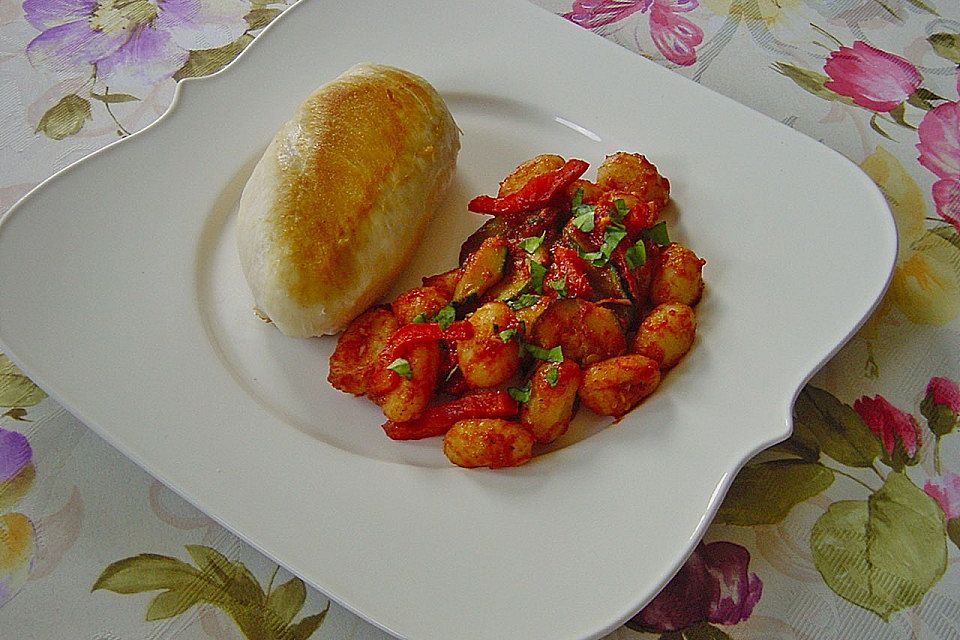 Gnocchi-Salat mit Zucchini und Paprika