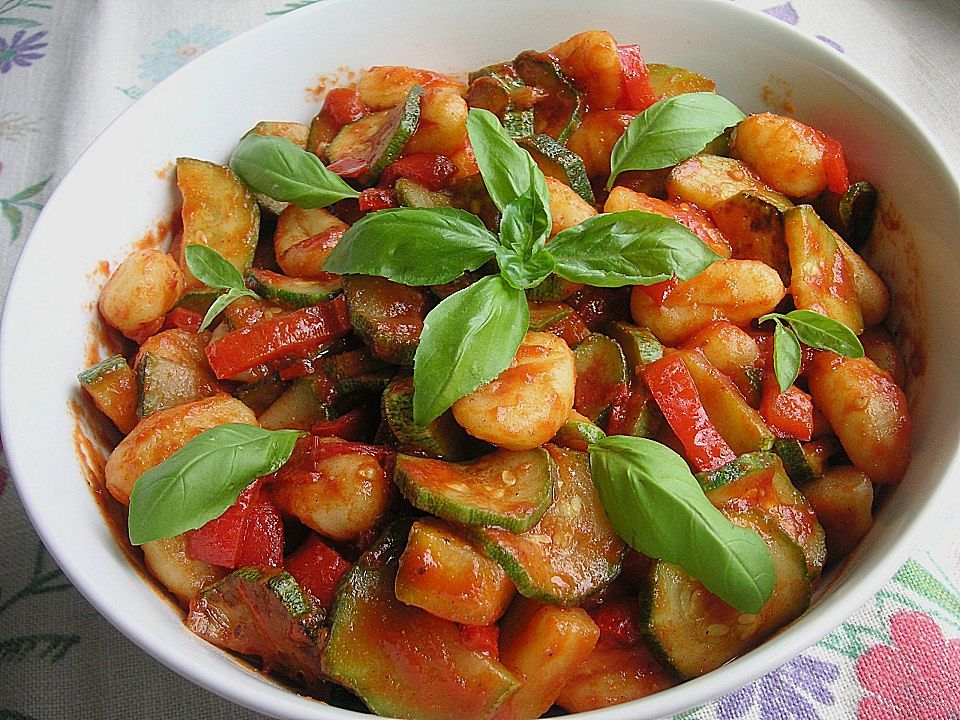 Gnocchi-Salat mit Zucchini und Paprika von TortillaGirl| Chefkoch