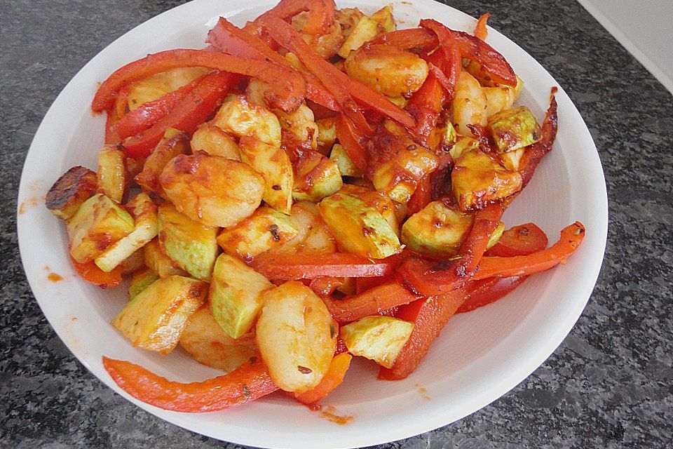 Gnocchi-Salat mit Zucchini und Paprika