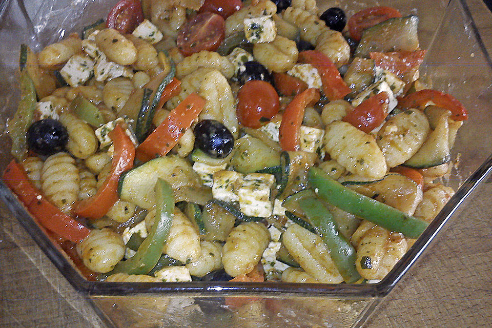 Gnocchi-Salat mit Zucchini und Paprika