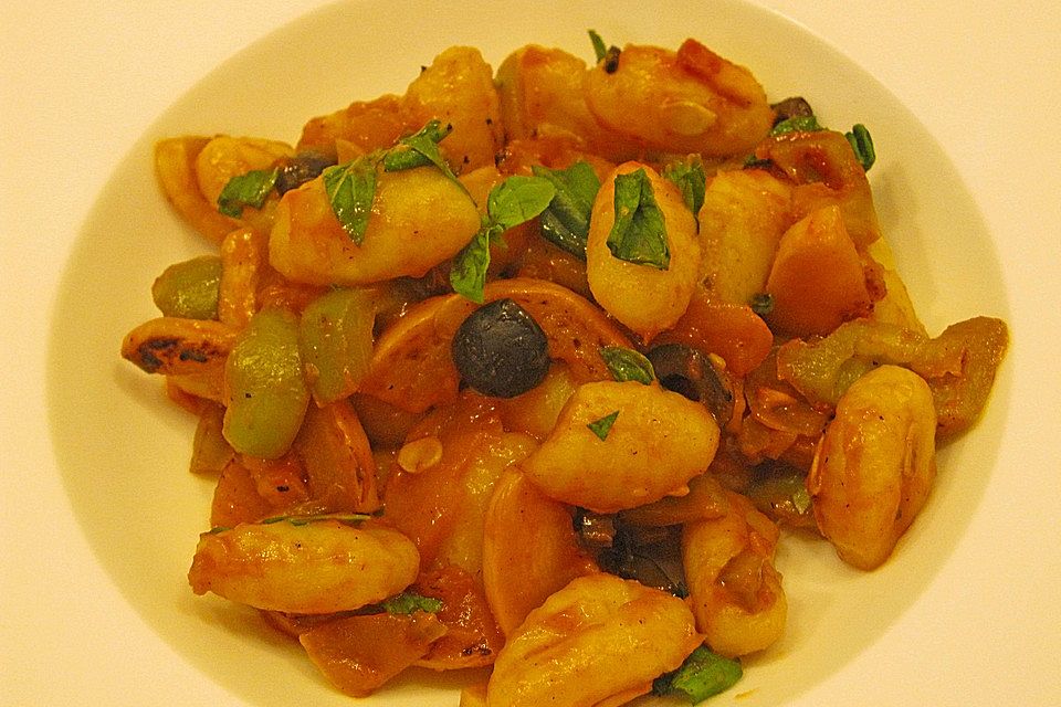 Gnocchi-Salat mit Zucchini und Paprika