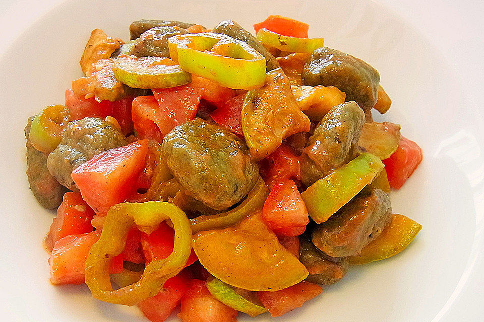 Gnocchi-Salat mit Zucchini und Paprika