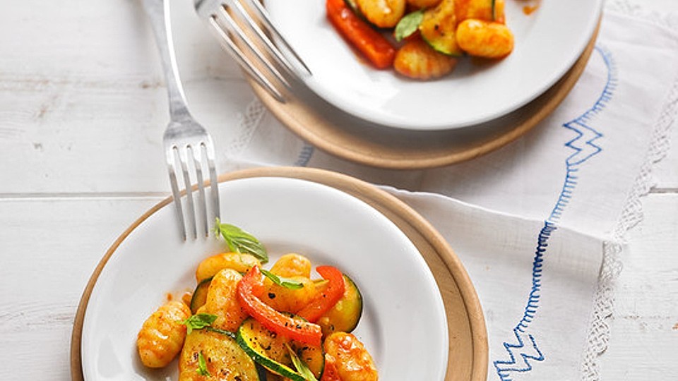 Gnocchi-Salat mit Zucchini und Paprika von TortillaGirl