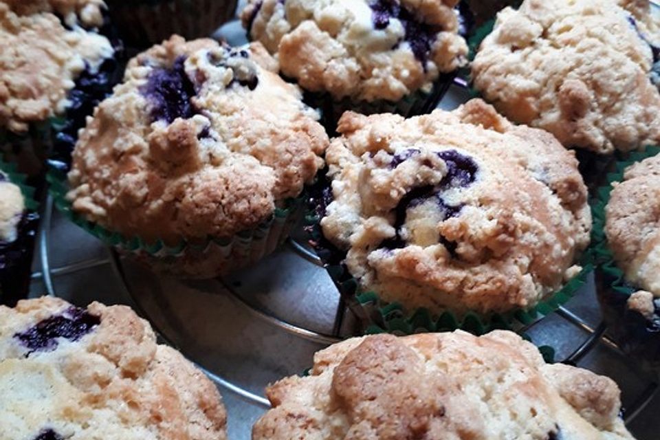 Blaubeermuffins mit Streuseln