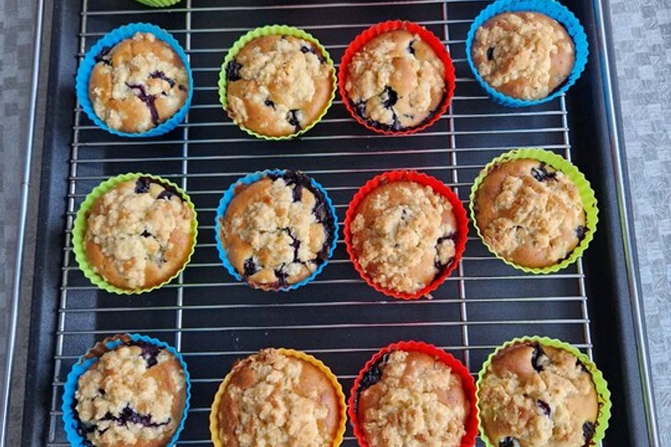 Blaubeermuffins mit Streuseln