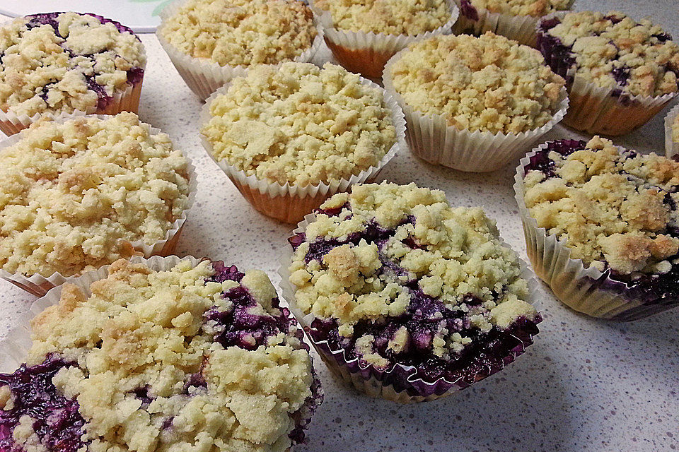 Blaubeermuffins mit Streuseln