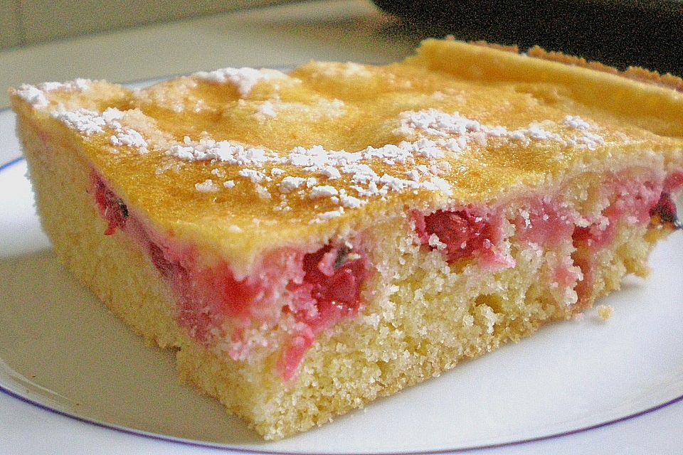 Johannisbeerkuchen mit Saure - Sahne - Guss vom Blech