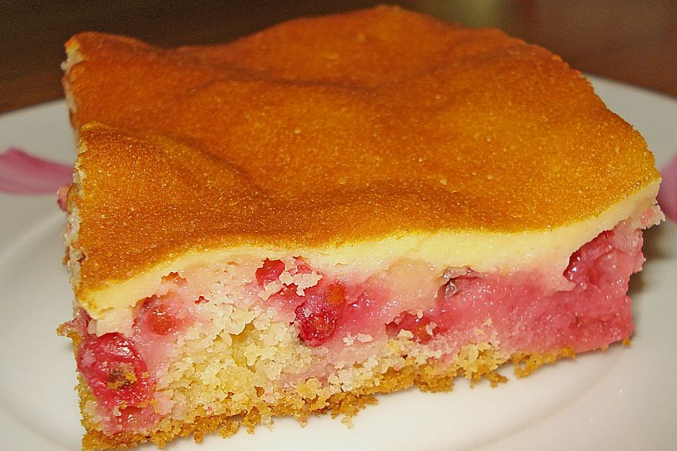 Johannisbeerkuchen mit Saure - Sahne - Guss vom Blech