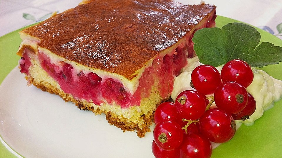 Johannisbeerkuchen mit Saure - Sahne - Guss vom Blech von cremehase