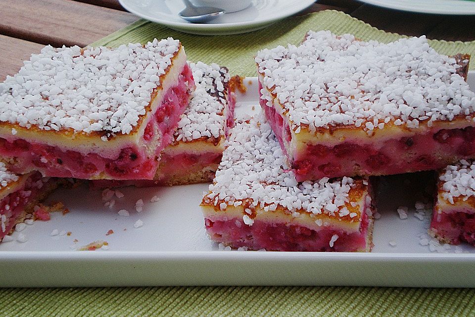 Johannisbeerkuchen mit Saure - Sahne - Guss vom Blech