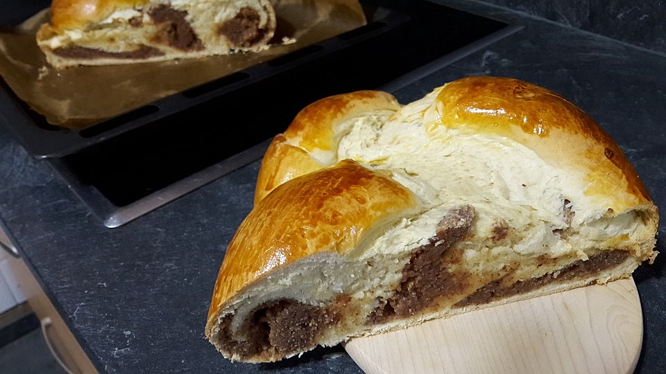 Feuermohns Pistazien-Mandel-Marzipan-Hefezopf von feuermohn