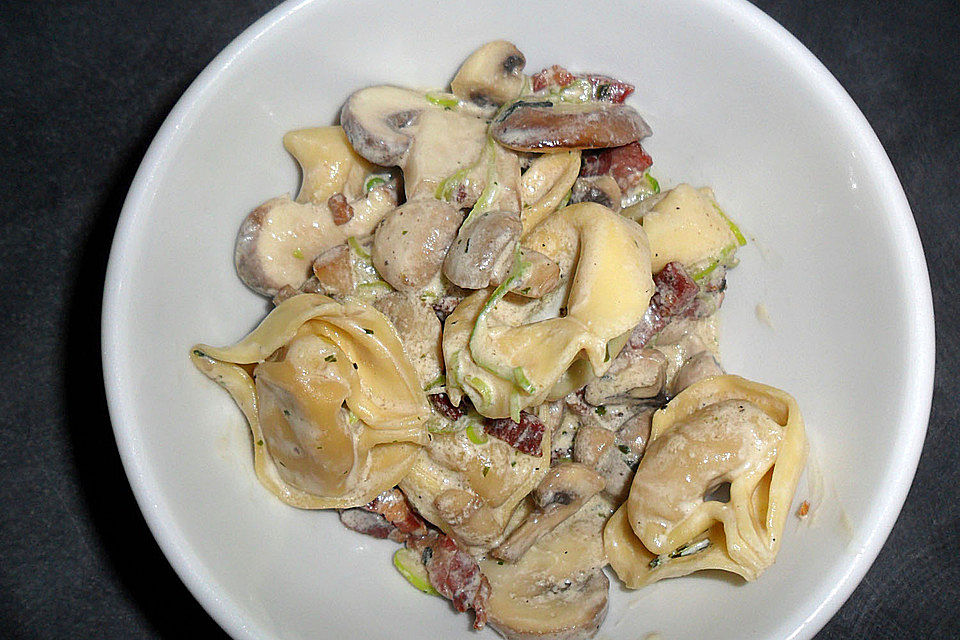 Tortellini in Speck - Sahne - Sauce