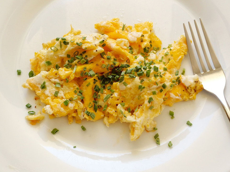 Rühreier mit Zwiebeln von lesi| Chefkoch