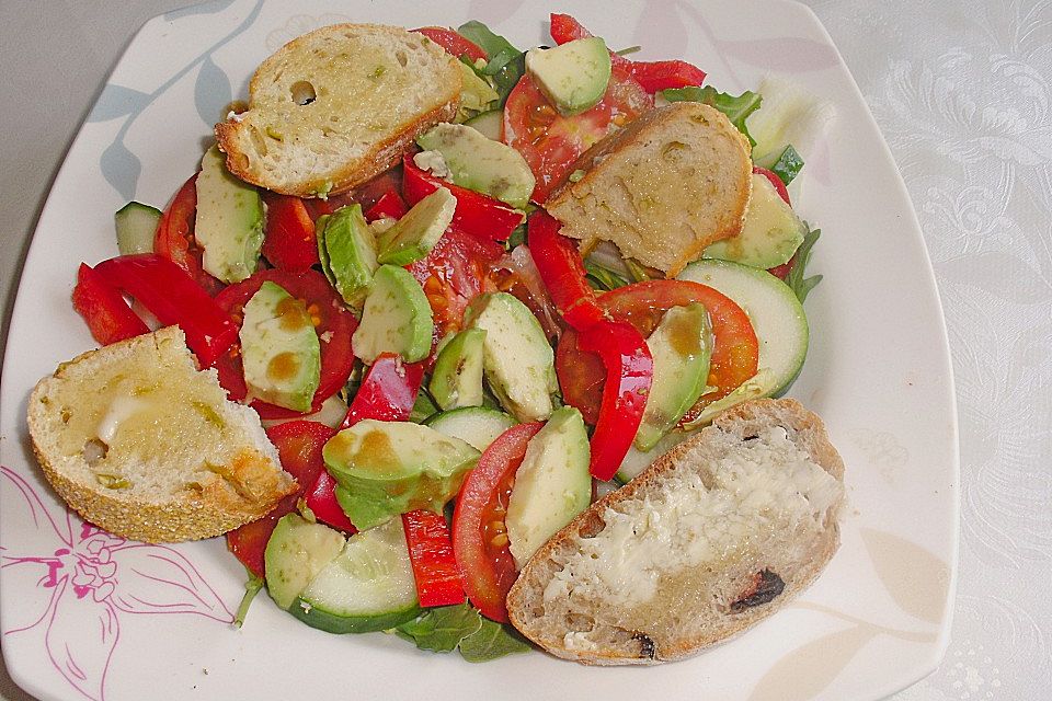 Sommertraum - Avocado - Brot - Salat