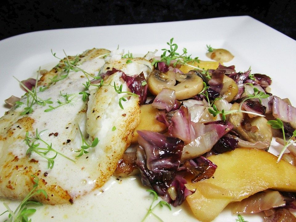 Zander auf Apfelradicchio, geröstetem Knoblauch und Veltlinerschaum von ...