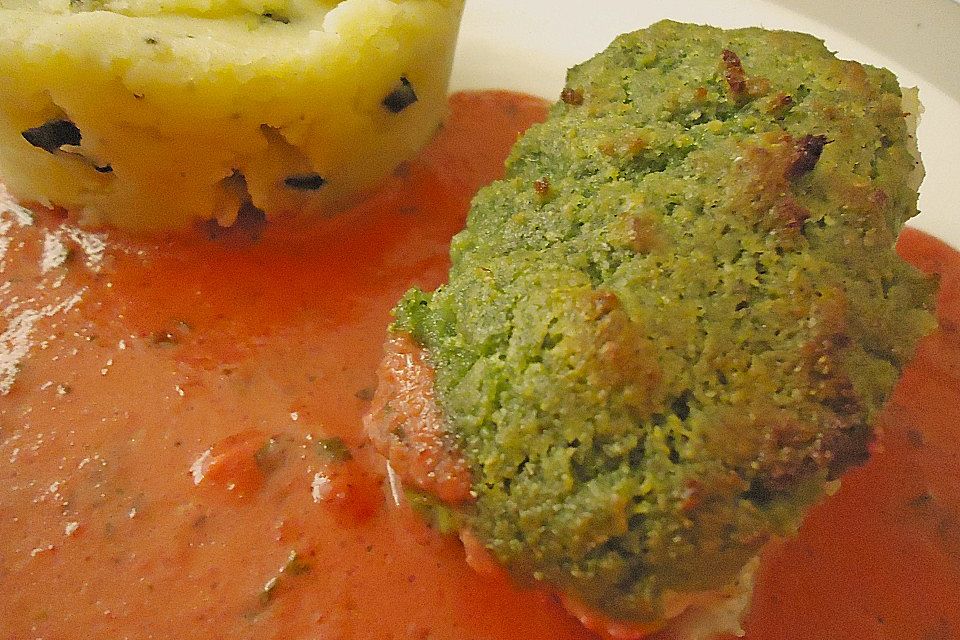 Zanderfilet in Kren - Dillkruste mit Kartoffel - Oliventörtchen und Rote - Bete - Sauce