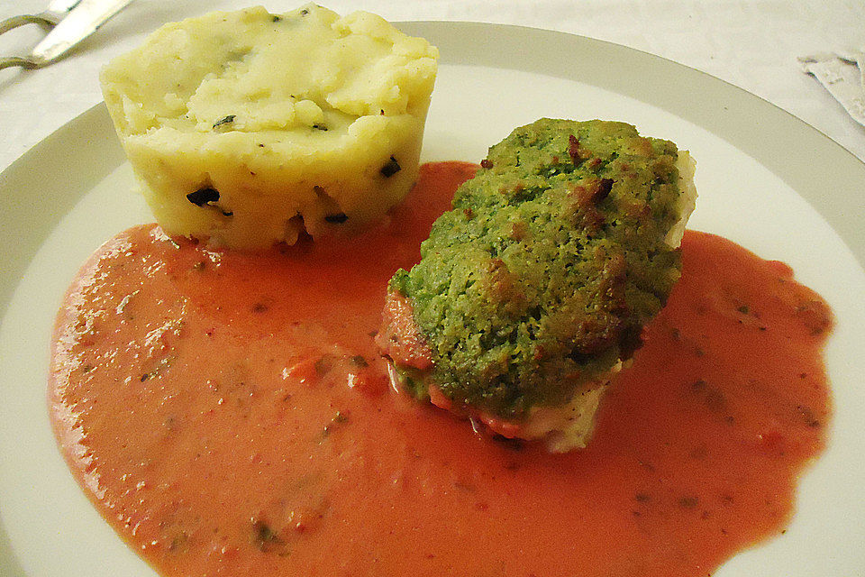 Zanderfilet in Kren - Dillkruste mit Kartoffel - Oliventörtchen und Rote - Bete - Sauce