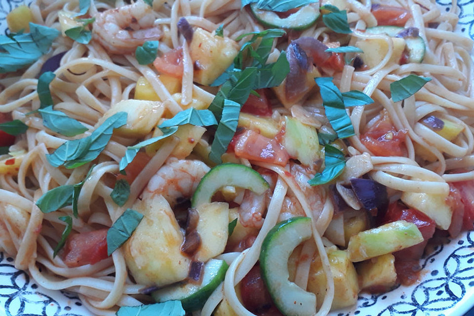 Spaghetti zu Tomaten - Mango - Sauce mit Garnelen