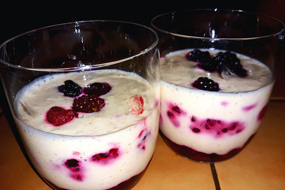 Joghurt - Dessert mit einem Hauch von Mandeln