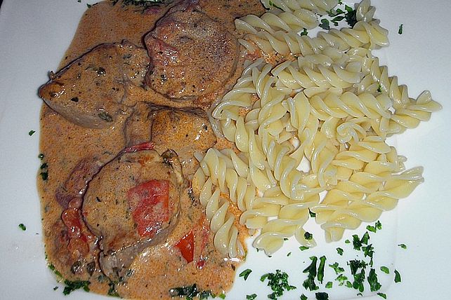 Schweinefilet mit Tomaten - Kräutersauce und Penne von maunckerl| Chefkoch