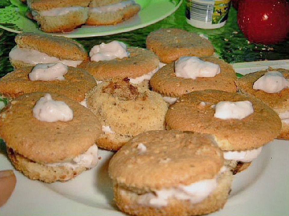 Amaretto - Muffins mit Erdbeercreme von stuffiduffi| Chefkoch