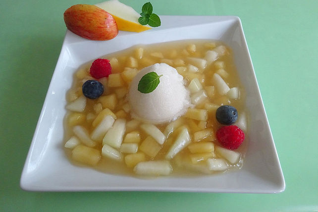 Apfel - Melonen - Suppe mit Beeren und Zitroneneis von msdeluxe| Chefkoch