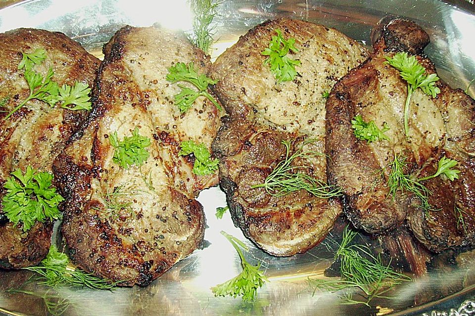 Schweinenackensteaks in Altbiermarinade