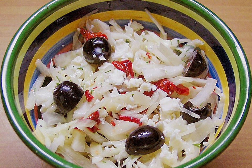 Meckis Krautsalat mit Feta und Oliven