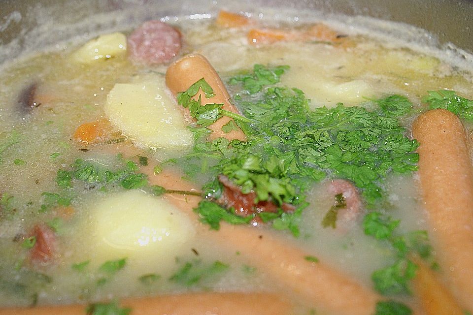 Kartoffelsuppe mit Würstchen