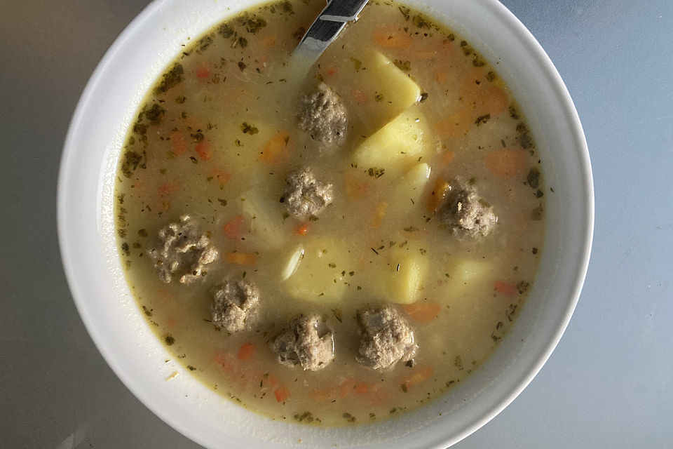 Russische Frikadellen - Suppe