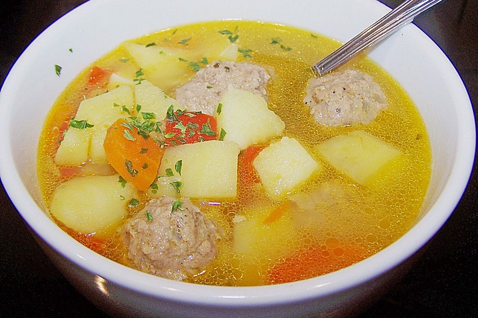 Russische Frikadellen - Suppe