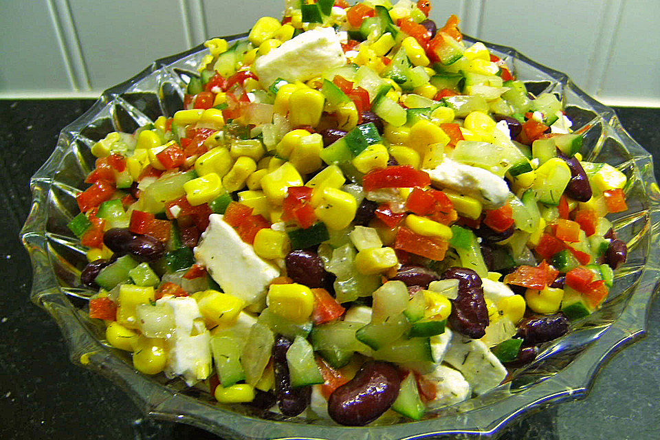 Simpler griechischer Salat für deutsche Grillparties