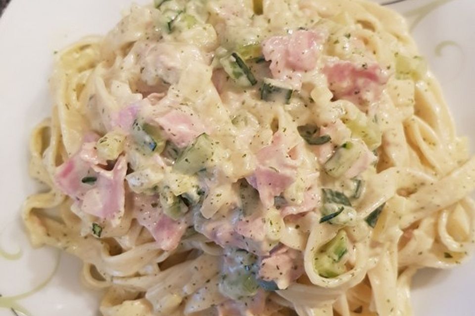 Tagliatelle mit Frischkäse - Zucchini - Sauce