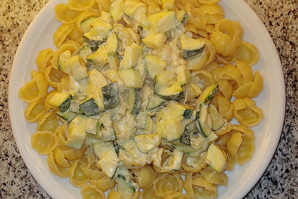 Tagliatelle mit Frischkäse - Zucchini - Sauce